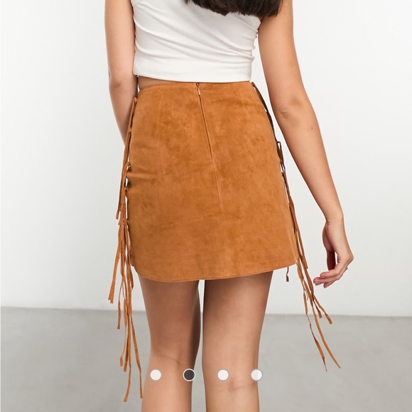 ASOS DESIGN real suede mini skirt with fringing detail in tan - Picture 3 of 12